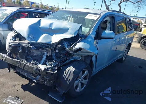 2015 Toyota Sienna Le 8 Passenger из США, поврежденный, VIN 5TDKK3DC6FS662826